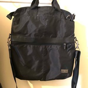 Eagle Creek laptop case. Black, vertical, convertible.